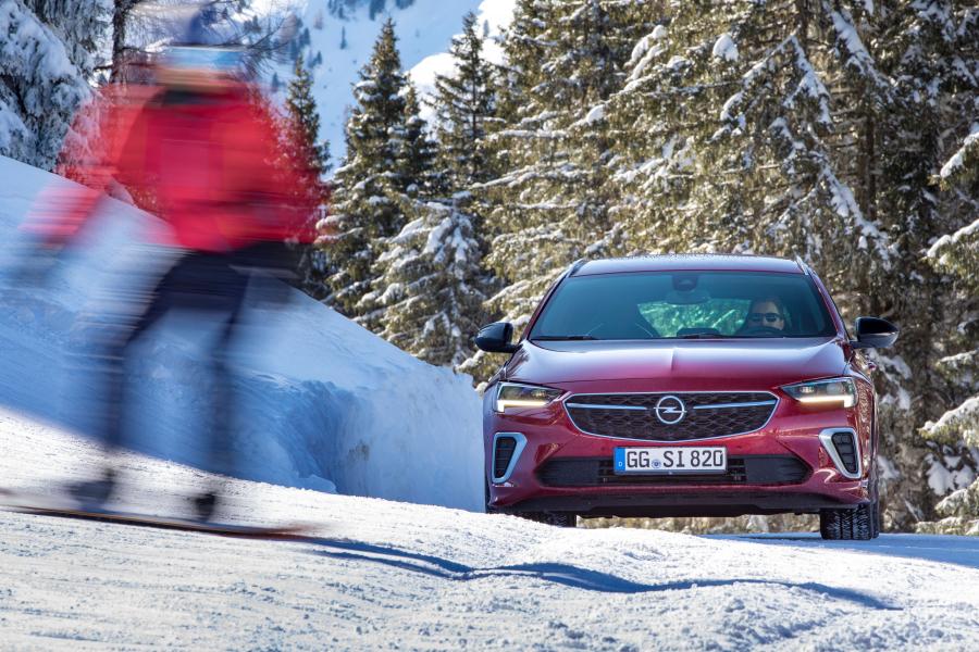  Opel Insignia GSi Sports Tourer 2020 года  (фото 22 из 28)